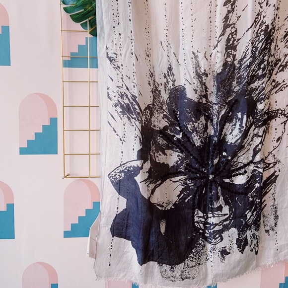 100% silk head scarf with black detailing - Picture 3 of 4